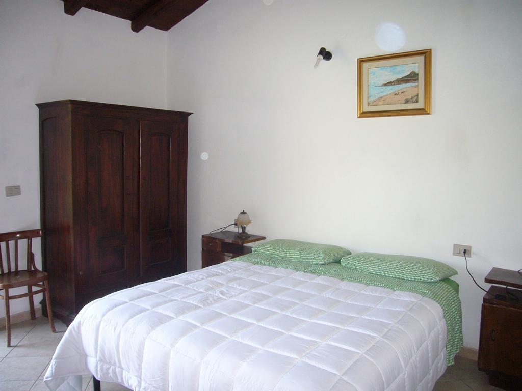 Su Trabi B&B Fluminimaggiore Værelse billede