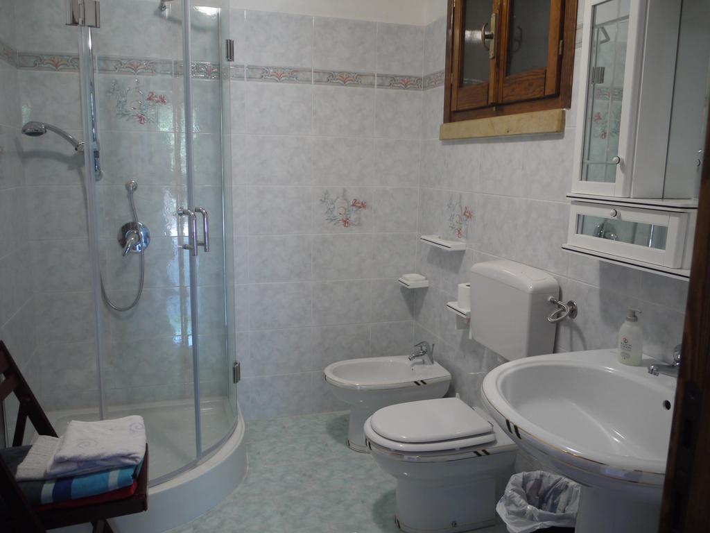 Su Trabi B&B Fluminimaggiore Værelse billede