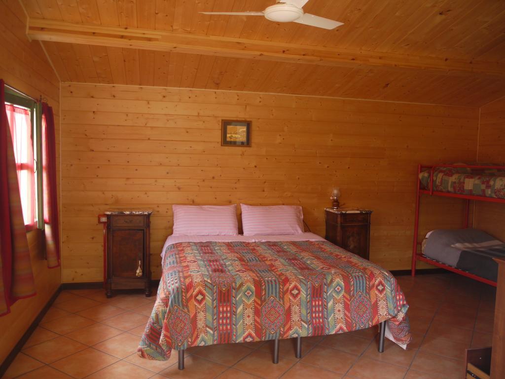 Su Trabi B&B Fluminimaggiore Værelse billede