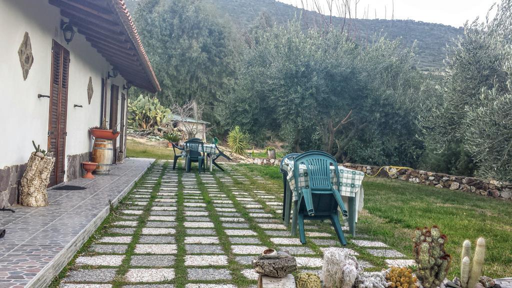 Su Trabi B&B Fluminimaggiore Eksteriør billede